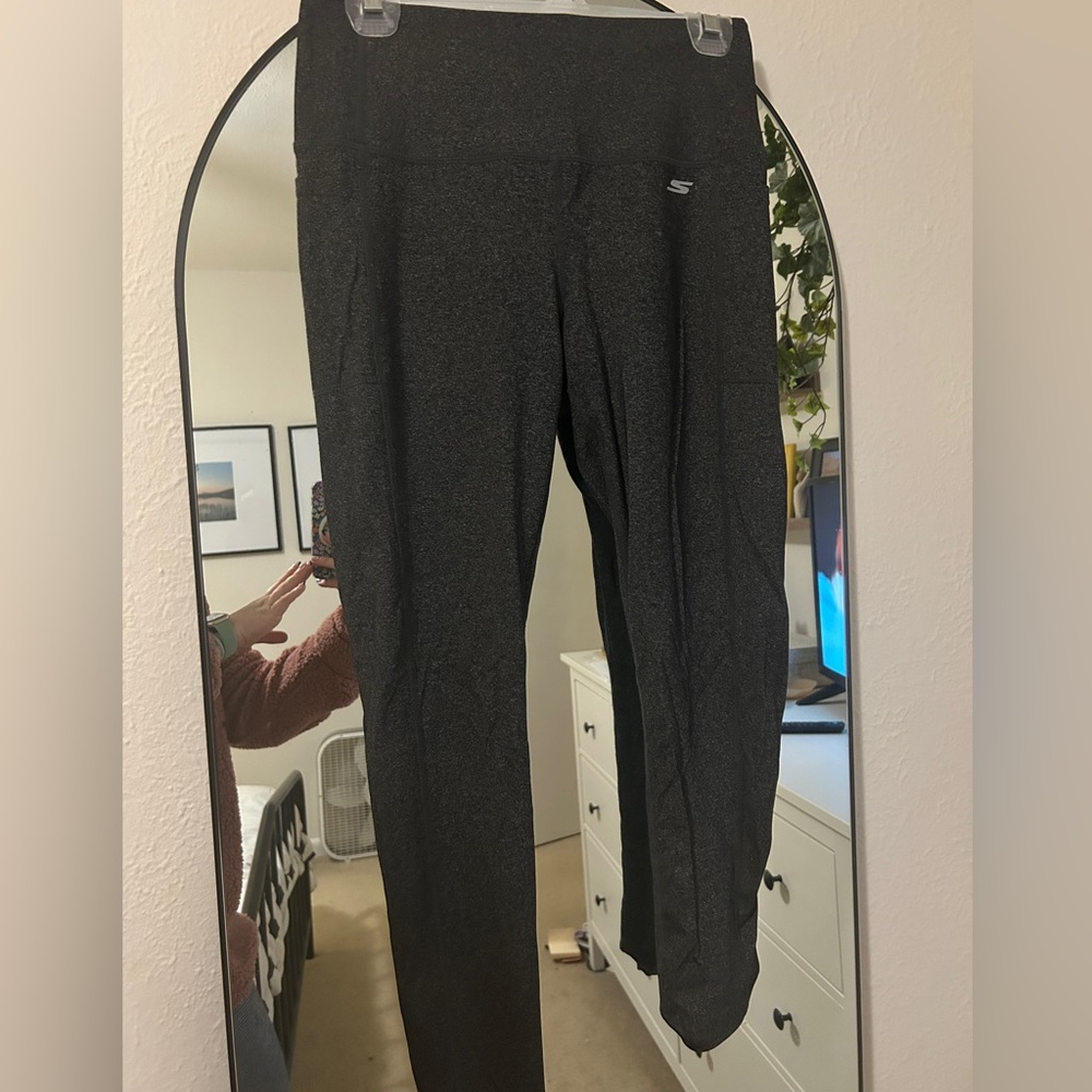 Sketchers gray workout leggings. Size medium